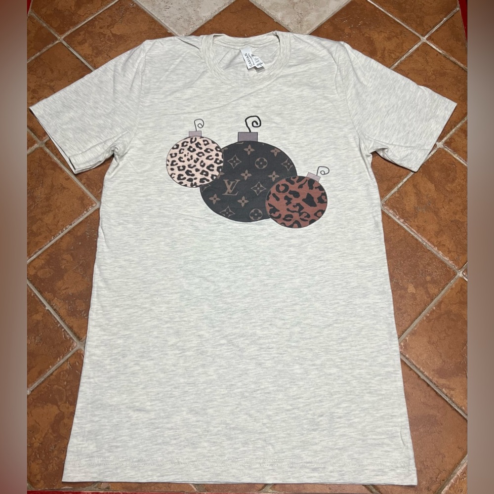 Blonde-Tee’s Women’s Ornament With Leopard Tshirt